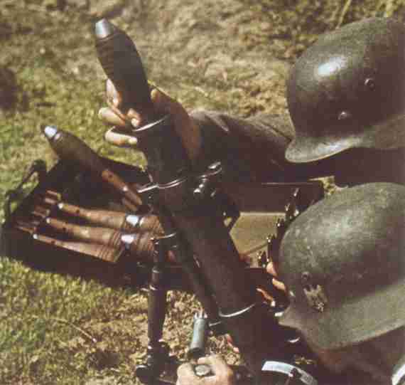 немецкий миномет в бою